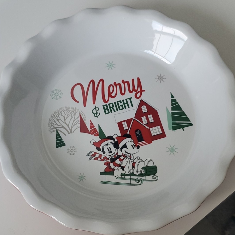 Brand NEW in box! Disney Retro Pie Dish